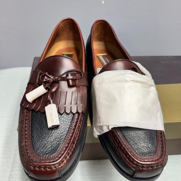 Johnston & Murphy Other - Johnston & Murphy Aragon II Black Burgundy Leather Kiltie Tassel Loafers 10M NEW